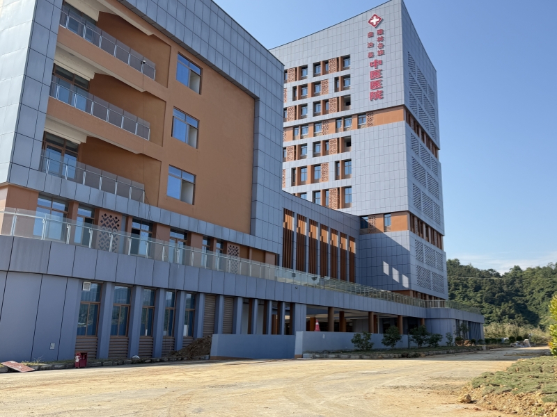 隆林中医院 9000㎡标杆项目，大巨龙塑胶地板成县域医疗选材范本