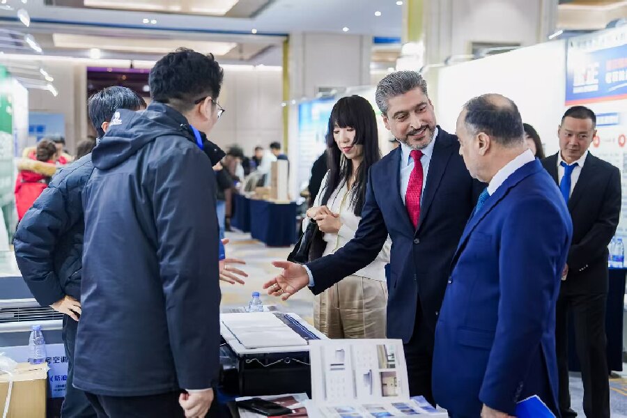 弹性地板年会 .jpg