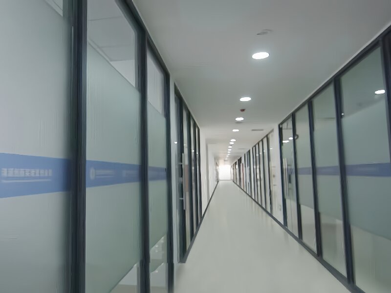 大巨龙商用塑胶地板：筑牢清源创新实验室的科研地面基石